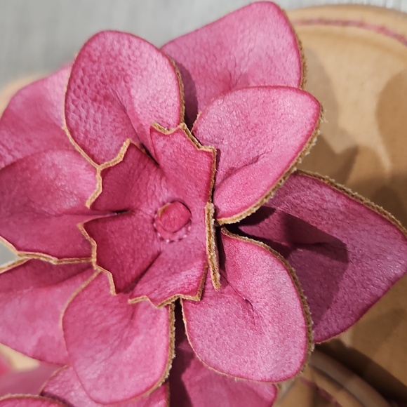 b.o.c. Pink Floral Sandals with Decorative Flower size 7 - Picture 8 of 10
